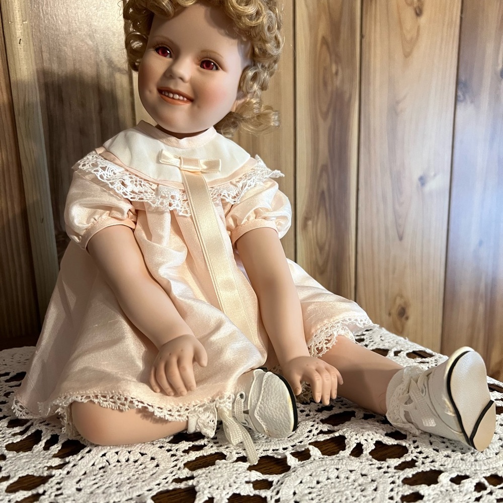 Elka Hutchers Shirley Temple Doll with brown eyes